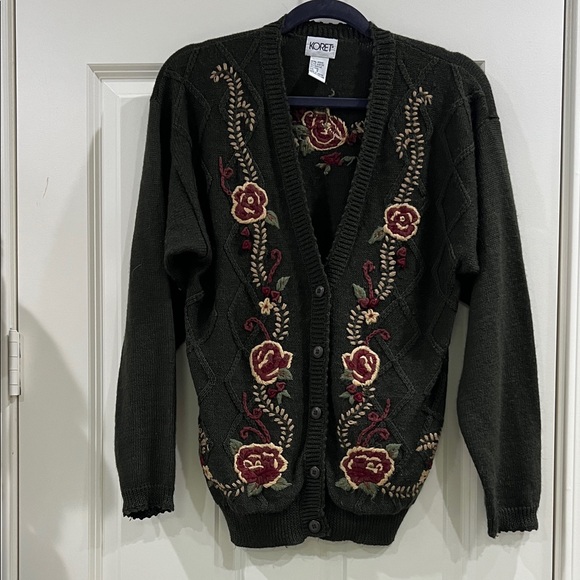 Koret Sweaters - Koret vintage embroidered cardigan size small green floral